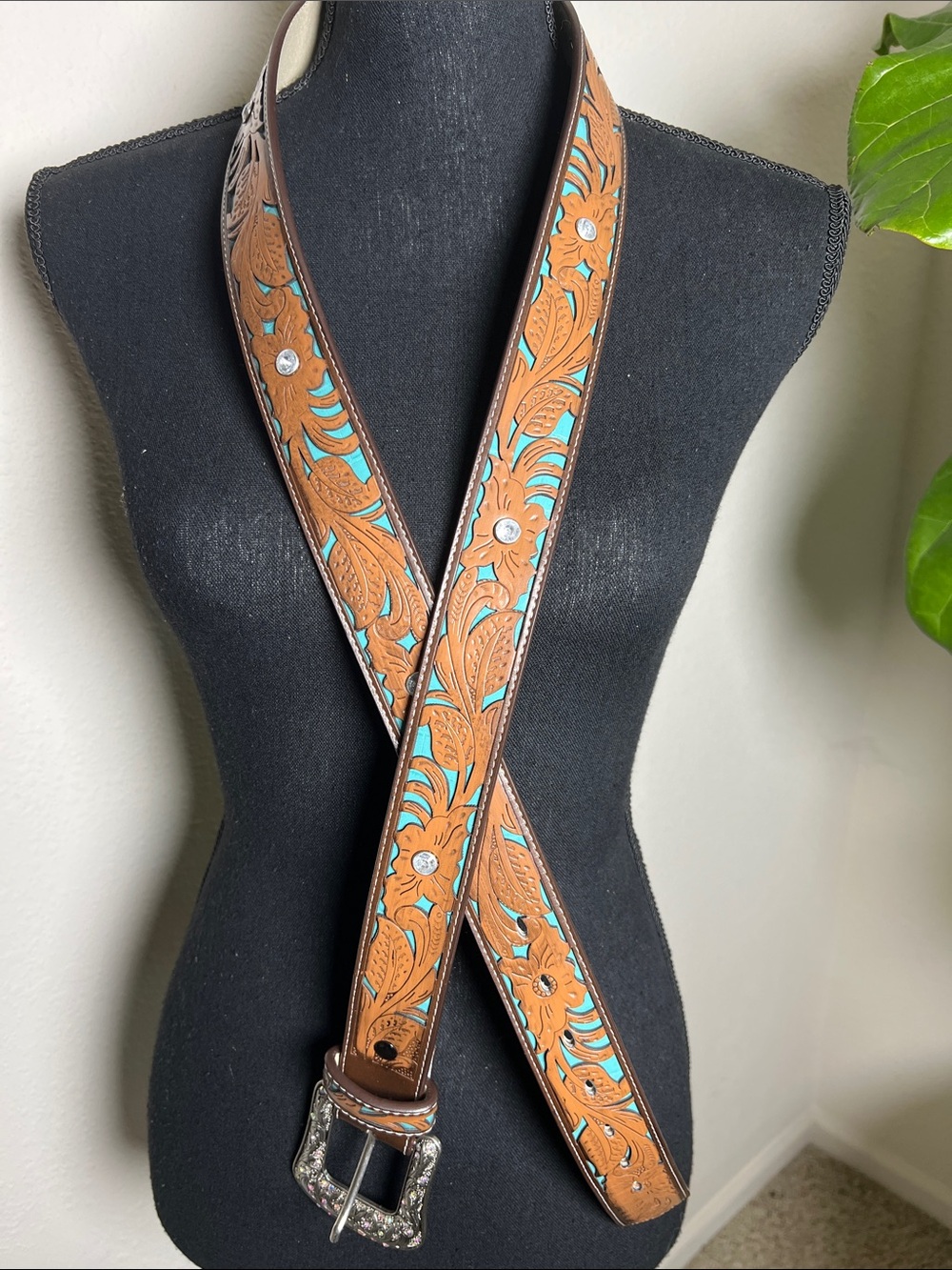 Western Cowgirl Women’s Vegan Leather Rhinestone Cutout Belt Silver Buckle 2X - Picture 2 of 13